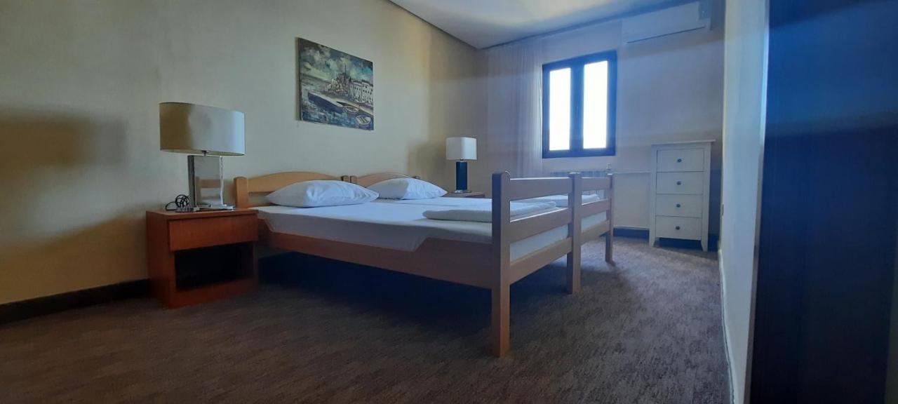 Ambassador Apartments Петровац Экстерьер фото