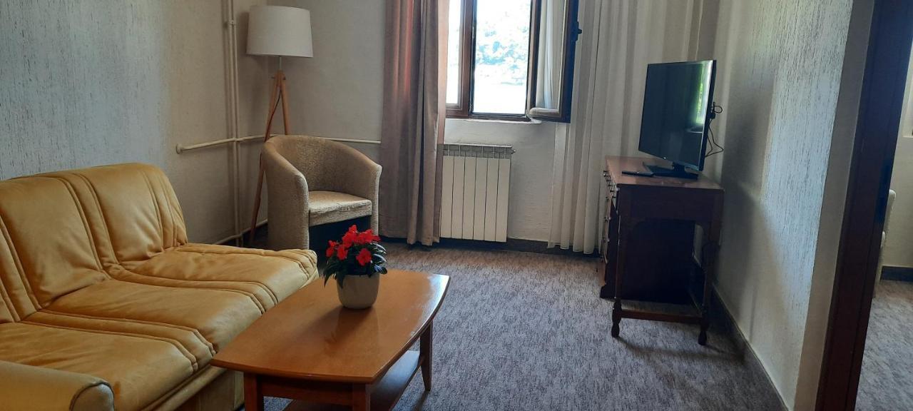 Ambassador Apartments Петровац Экстерьер фото