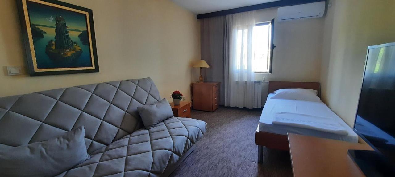 Ambassador Apartments Петровац Экстерьер фото