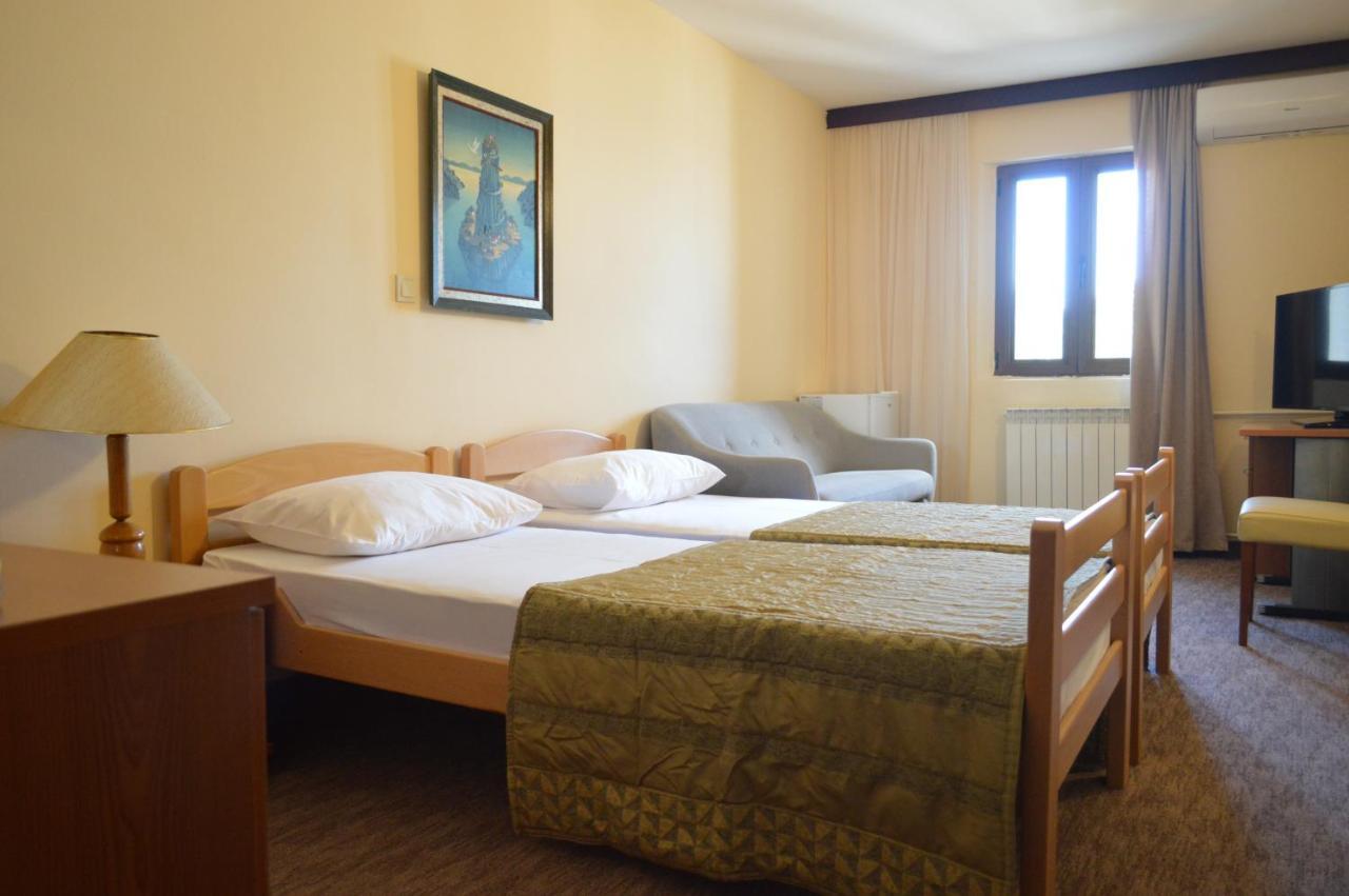 Ambassador Apartments Петровац Экстерьер фото
